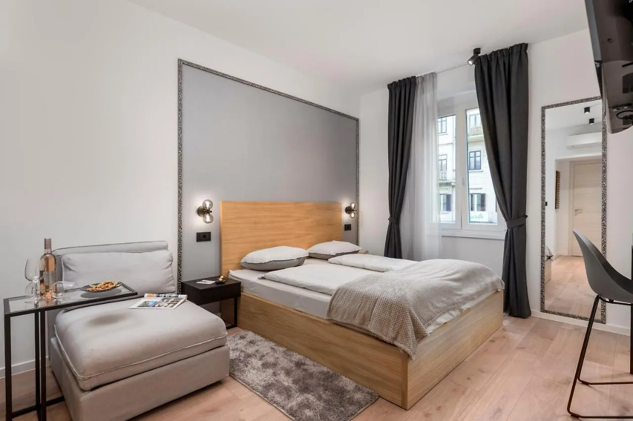 Deluxe Apartments 
