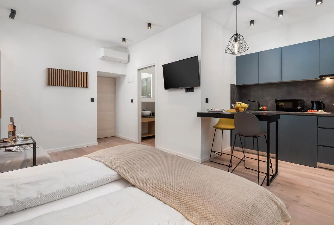 Deluxe Apartments 