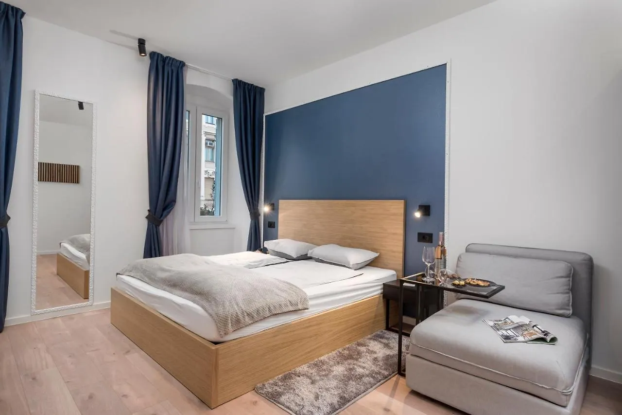 Deluxe Apartments 