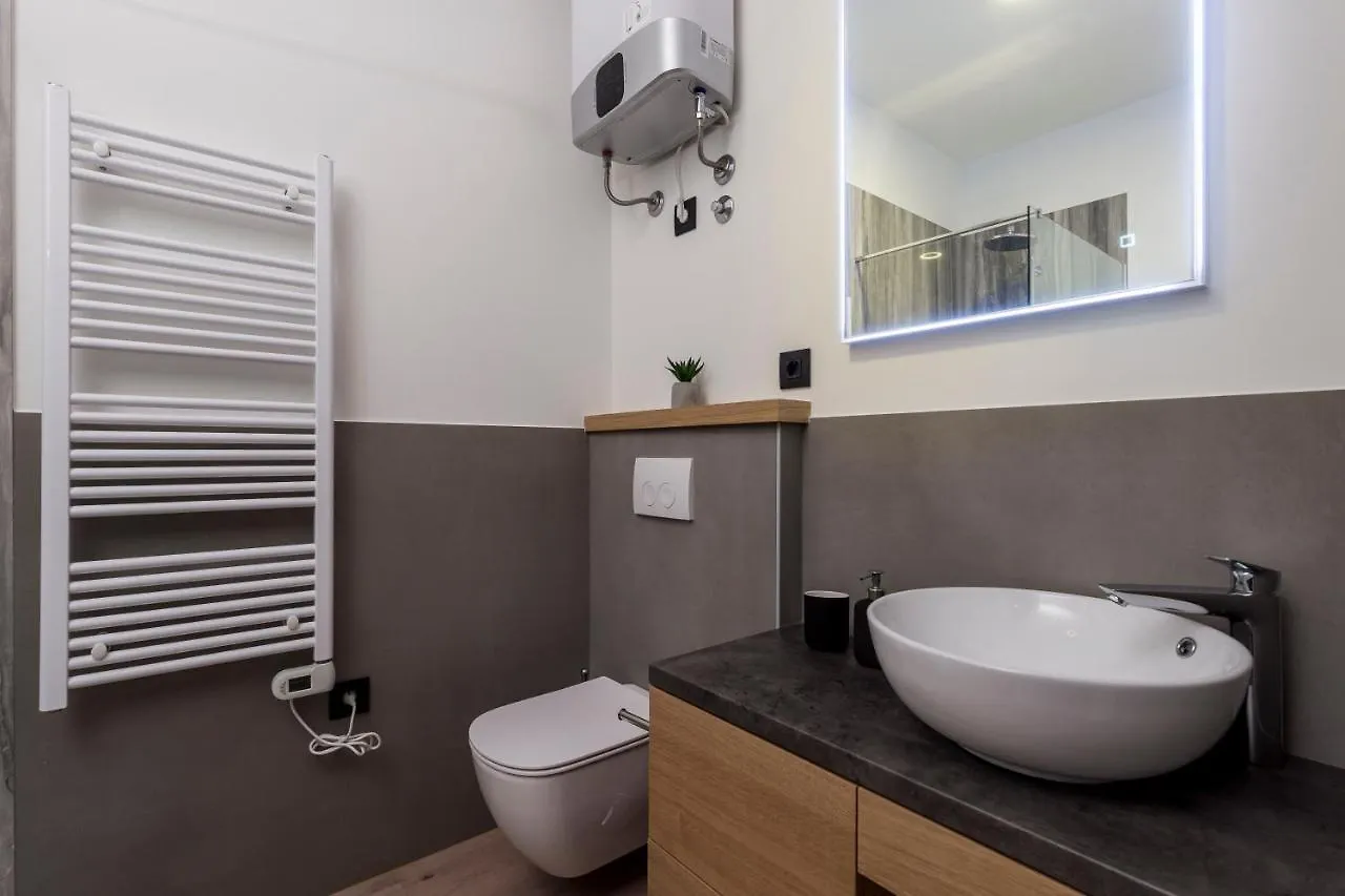 Deluxe Apartments 